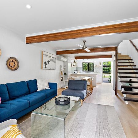 Stylish Townhouse, Private Courtyard Walk To Beach Noosaville Esterno foto