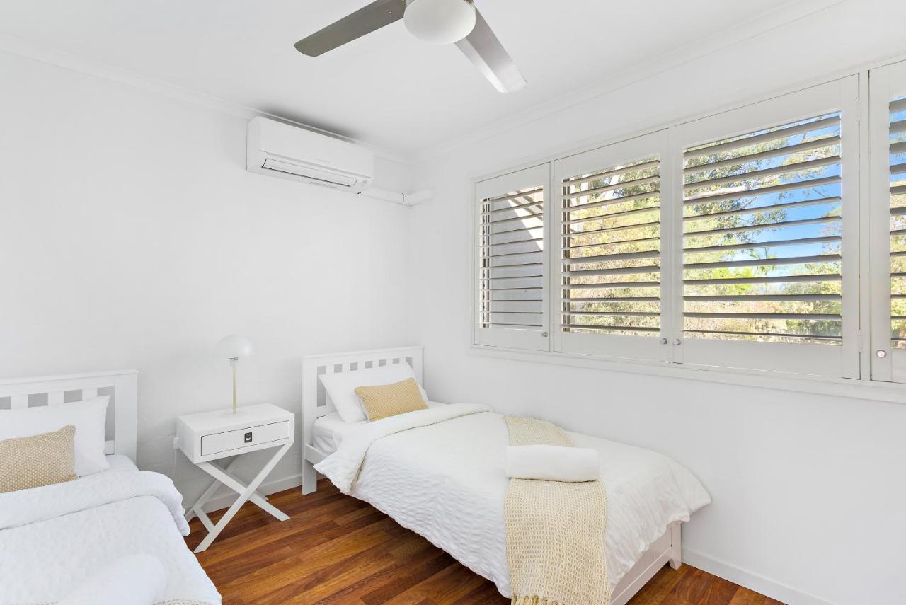 Stylish Townhouse, Private Courtyard Walk To Beach Noosaville Esterno foto