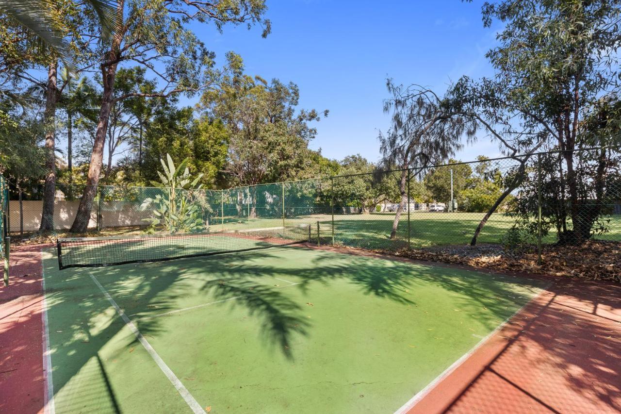 Stylish Townhouse, Private Courtyard Walk To Beach Noosaville Esterno foto