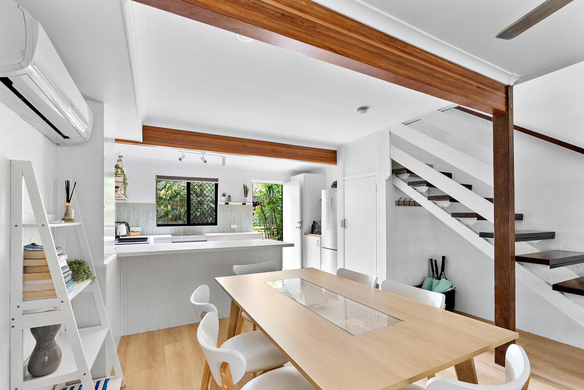 Stylish Townhouse, Private Courtyard Walk To Beach Noosaville Esterno foto